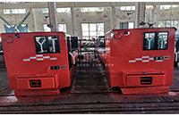 云南煥然一新的12噸工礦蓄電池電機車重返礦山