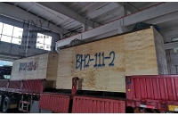 陜西2臺(tái)10噸湘潭架線式電機(jī)車(chē)及配件裝箱發(fā)貨