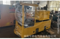 貴州2.5噸湘潭蓄電池電機車出口訂單裝車發(fā)貨